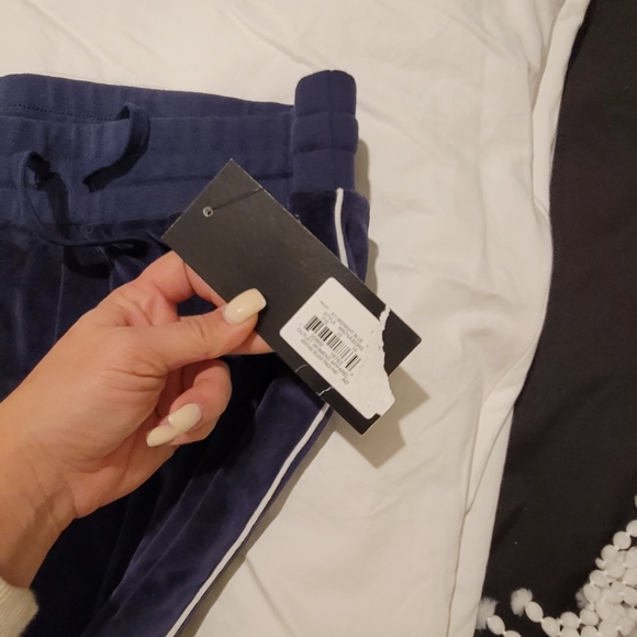 Fila Women's Jogger Velour Sweatpants - Picture 5 of 5